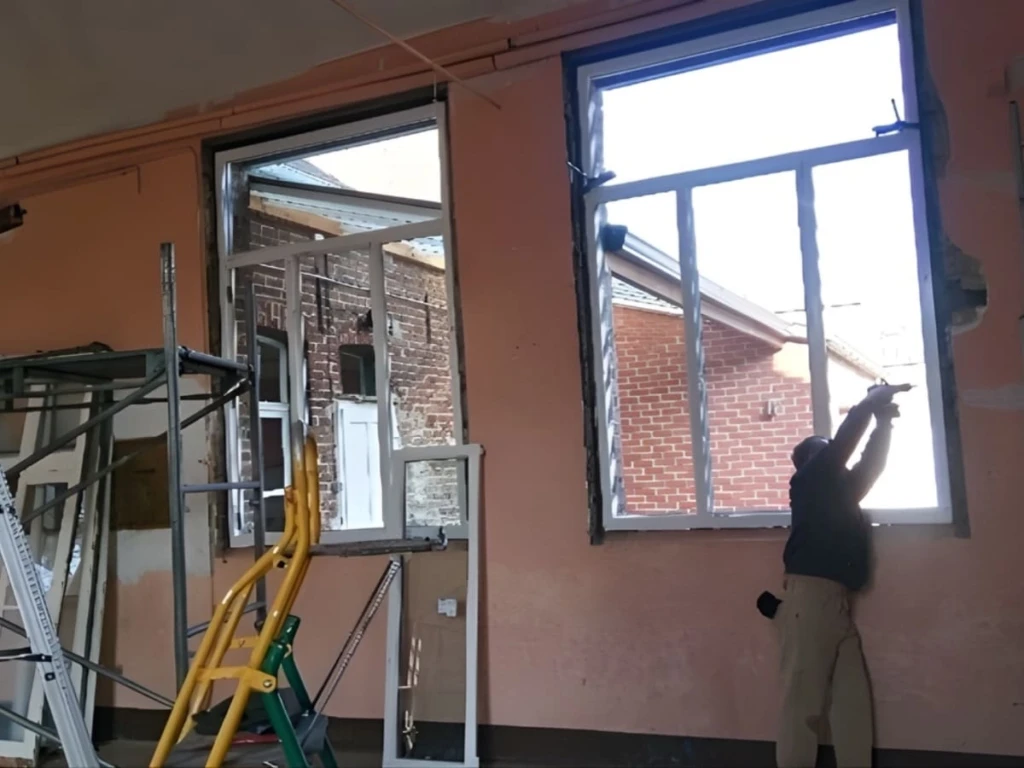 Bénévoles et travaux salle St Maurice 3